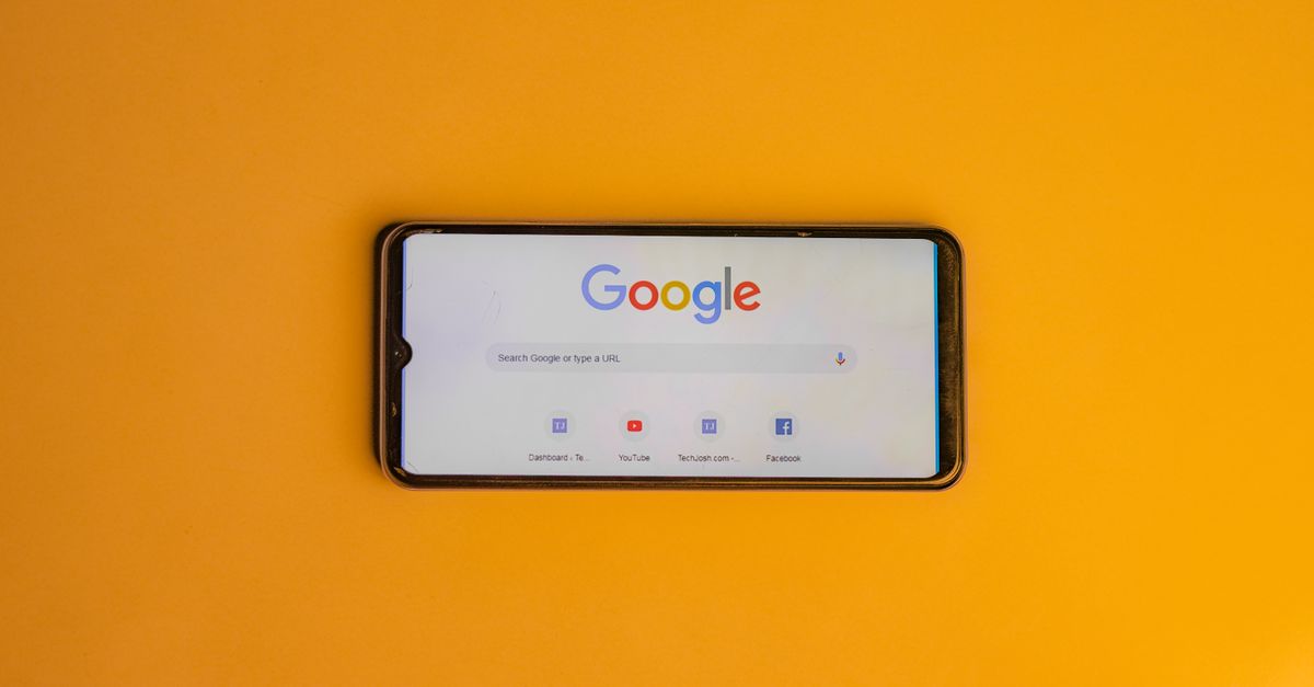 Gemini App Integrates Google Contacts for Personalized Insights