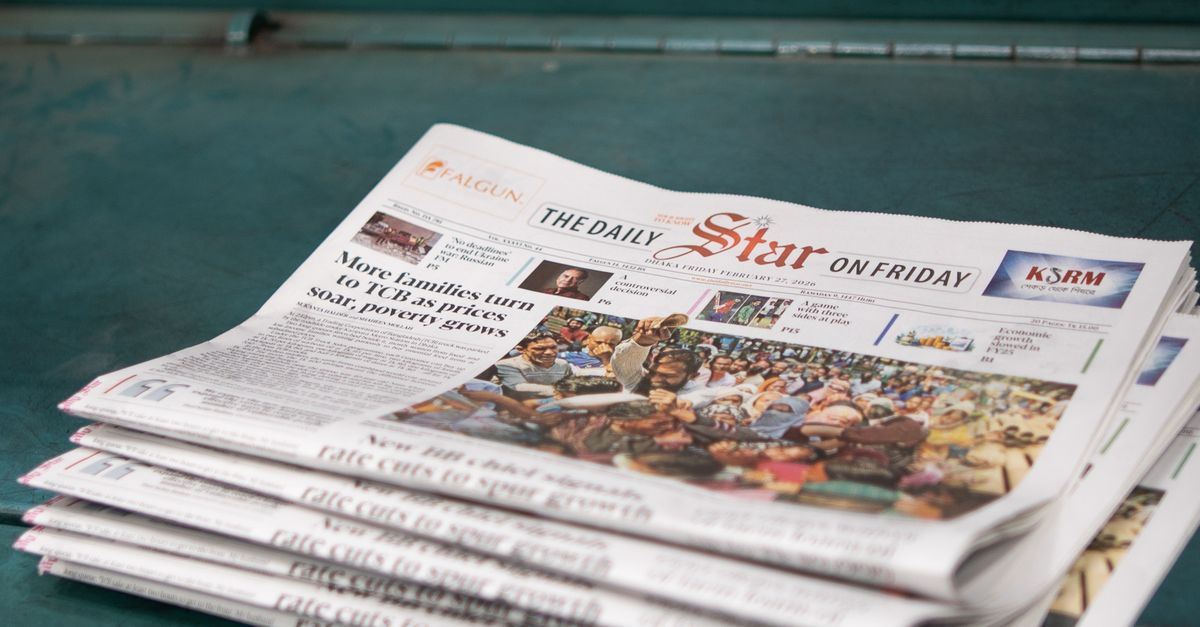 Hacker News front page with diverse tech article titles