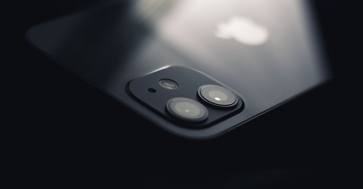Apple's Next iPhone Pushes Cameras, Foldables