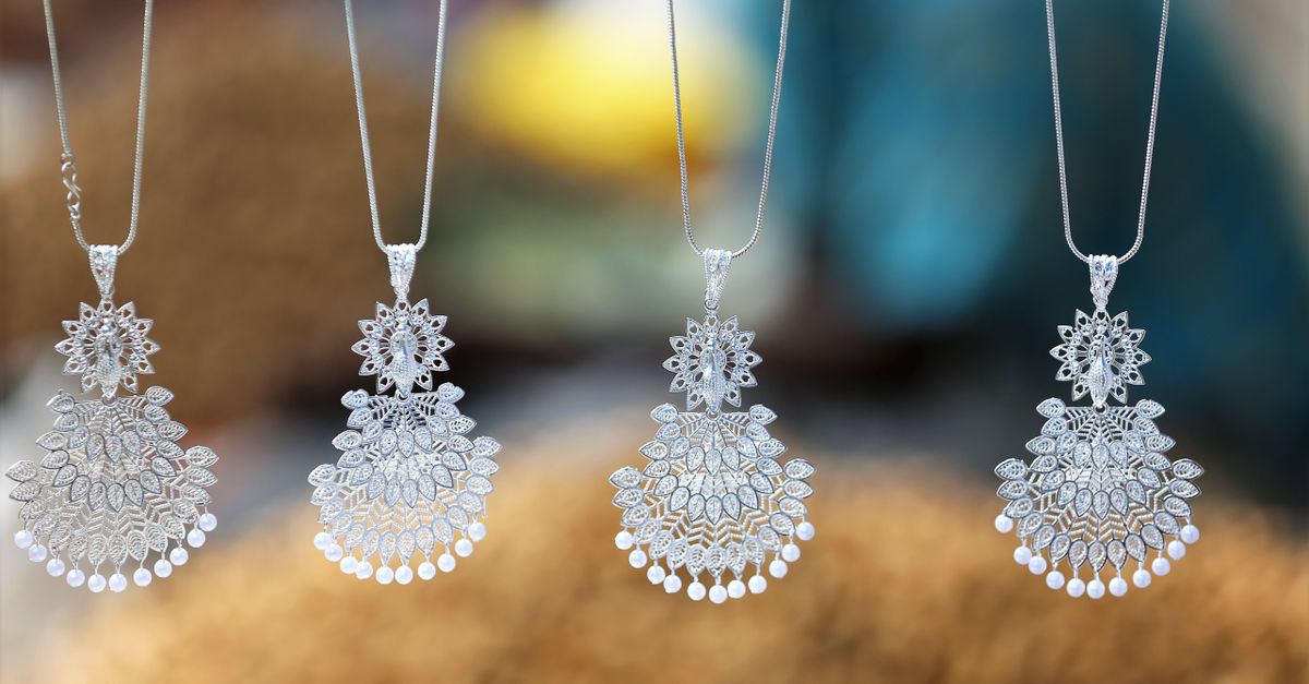 Noware's Puff Necklace