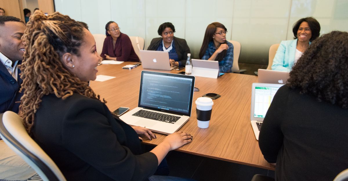 tech newsroom with laptops and comment threads