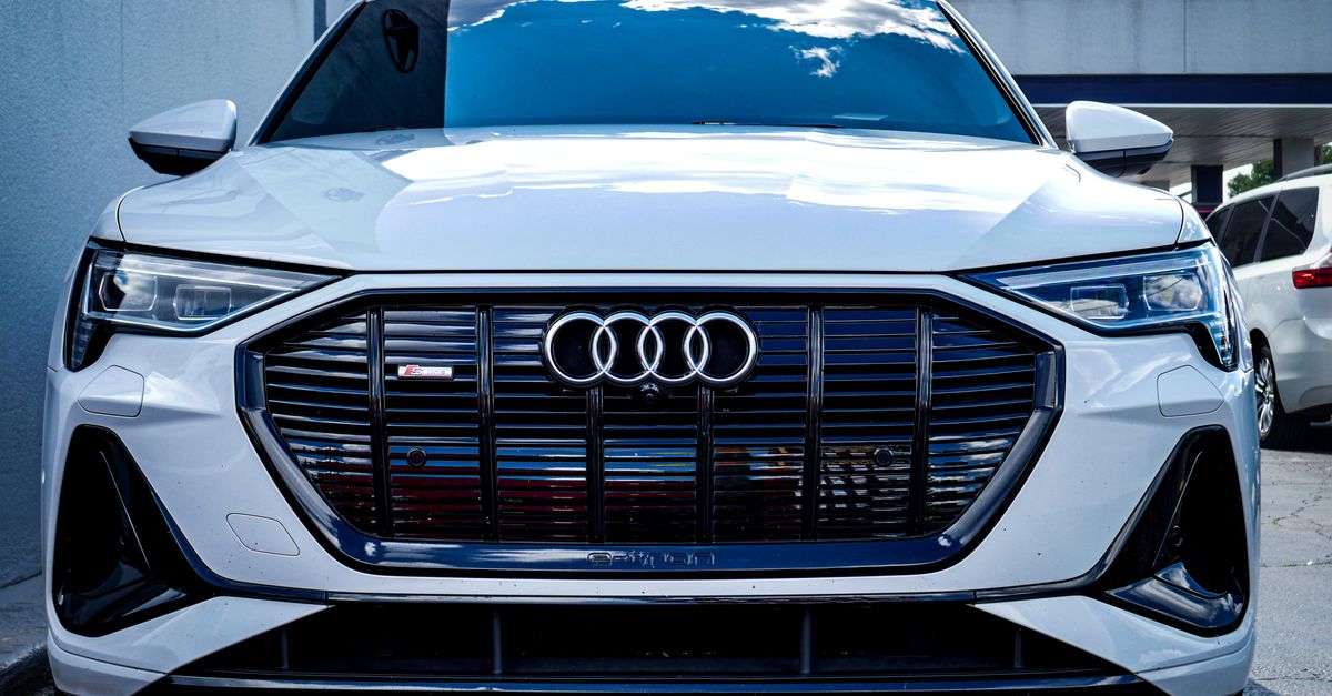Lucid cuts output as EV market stalls, VC focus shifts